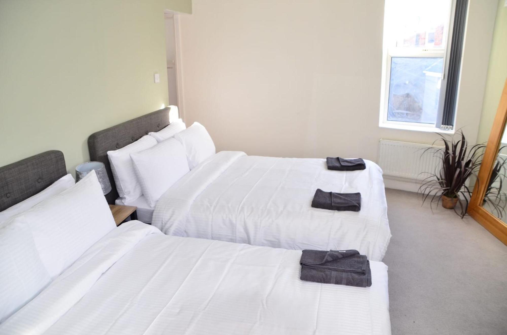 Blok 3 -Jacuzzi Suites, Apartment & Ensuite Rooms แบล็คพูล ภายนอก รูปภาพ