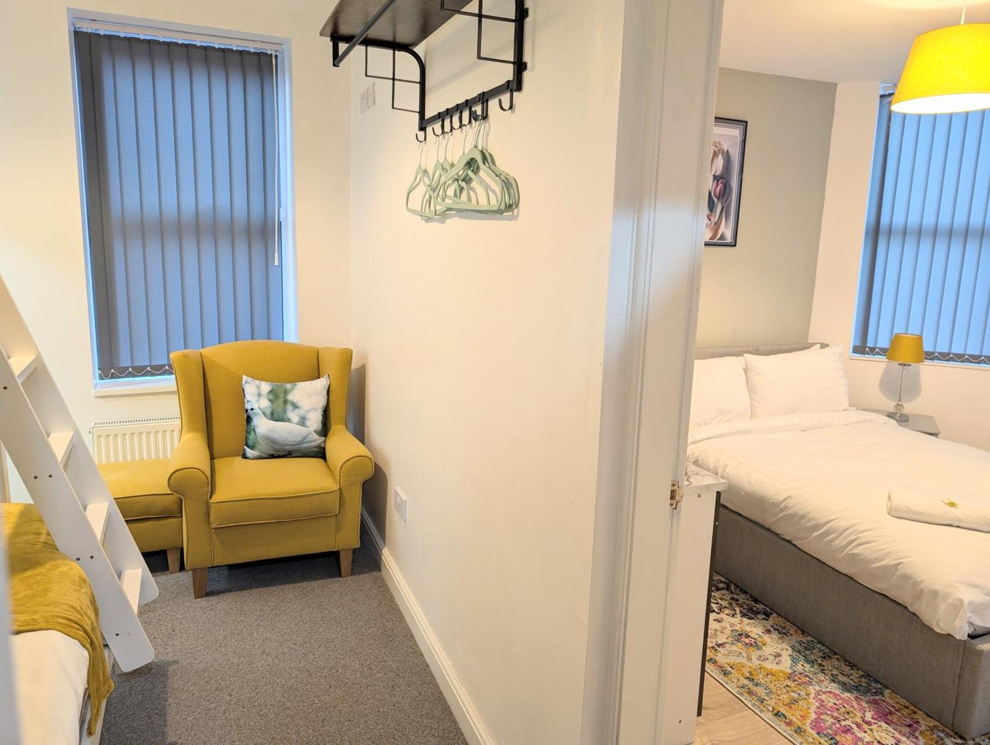 Blok 3 -Jacuzzi Suites, Apartment & Ensuite Rooms แบล็คพูล ภายนอก รูปภาพ
