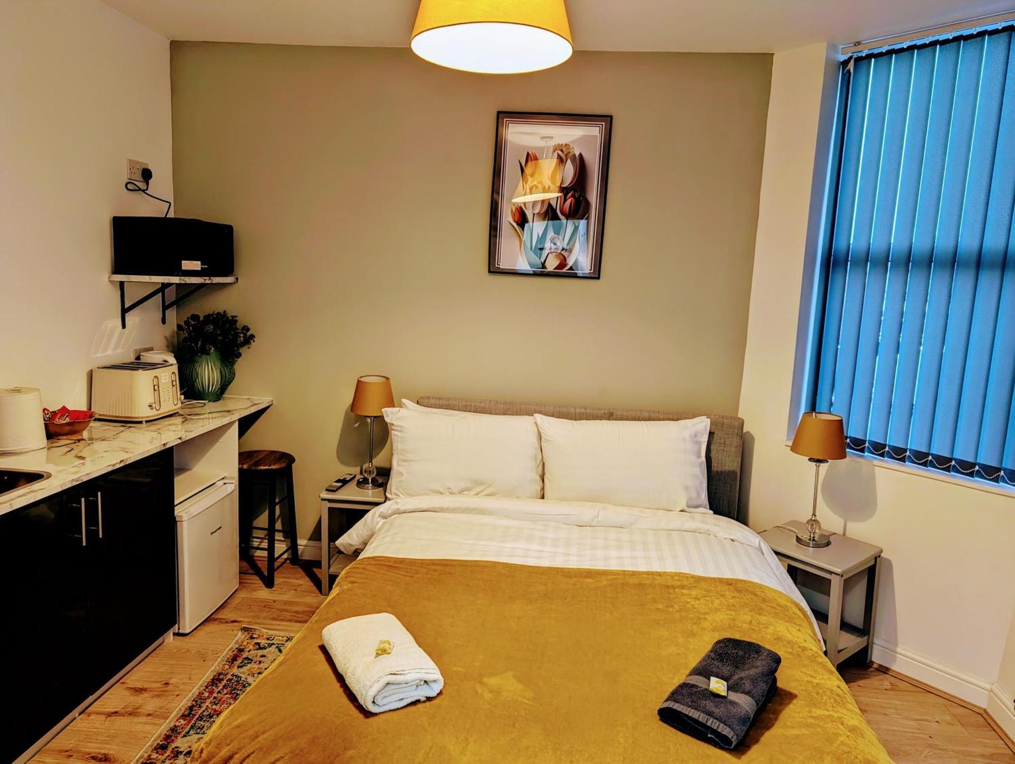 Blok 3 -Jacuzzi Suites, Apartment & Ensuite Rooms แบล็คพูล ภายนอก รูปภาพ