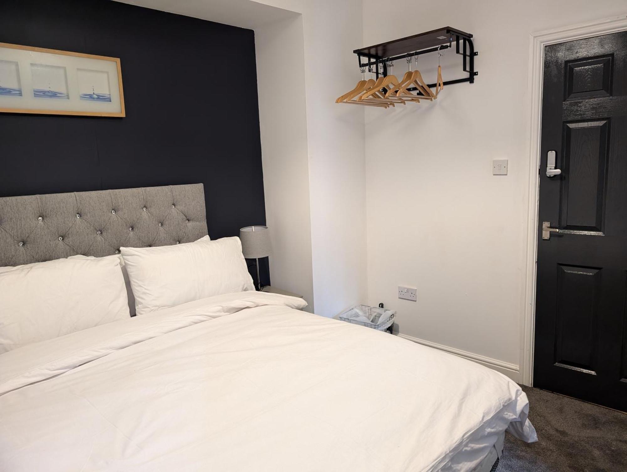 Blok 3 -Jacuzzi Suites, Apartment & Ensuite Rooms แบล็คพูล ภายนอก รูปภาพ