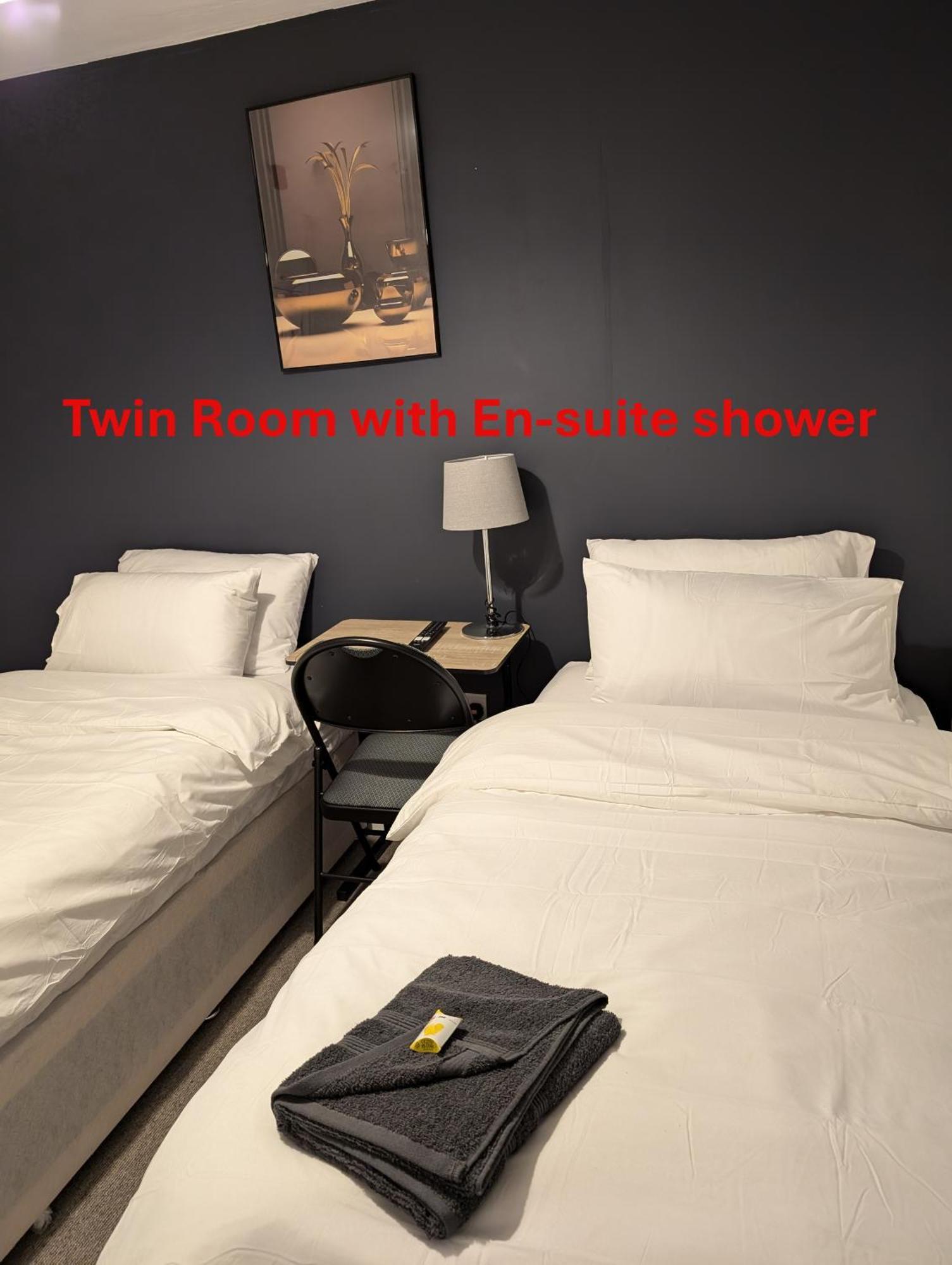 Blok 3 -Jacuzzi Suites, Apartment & Ensuite Rooms แบล็คพูล ภายนอก รูปภาพ